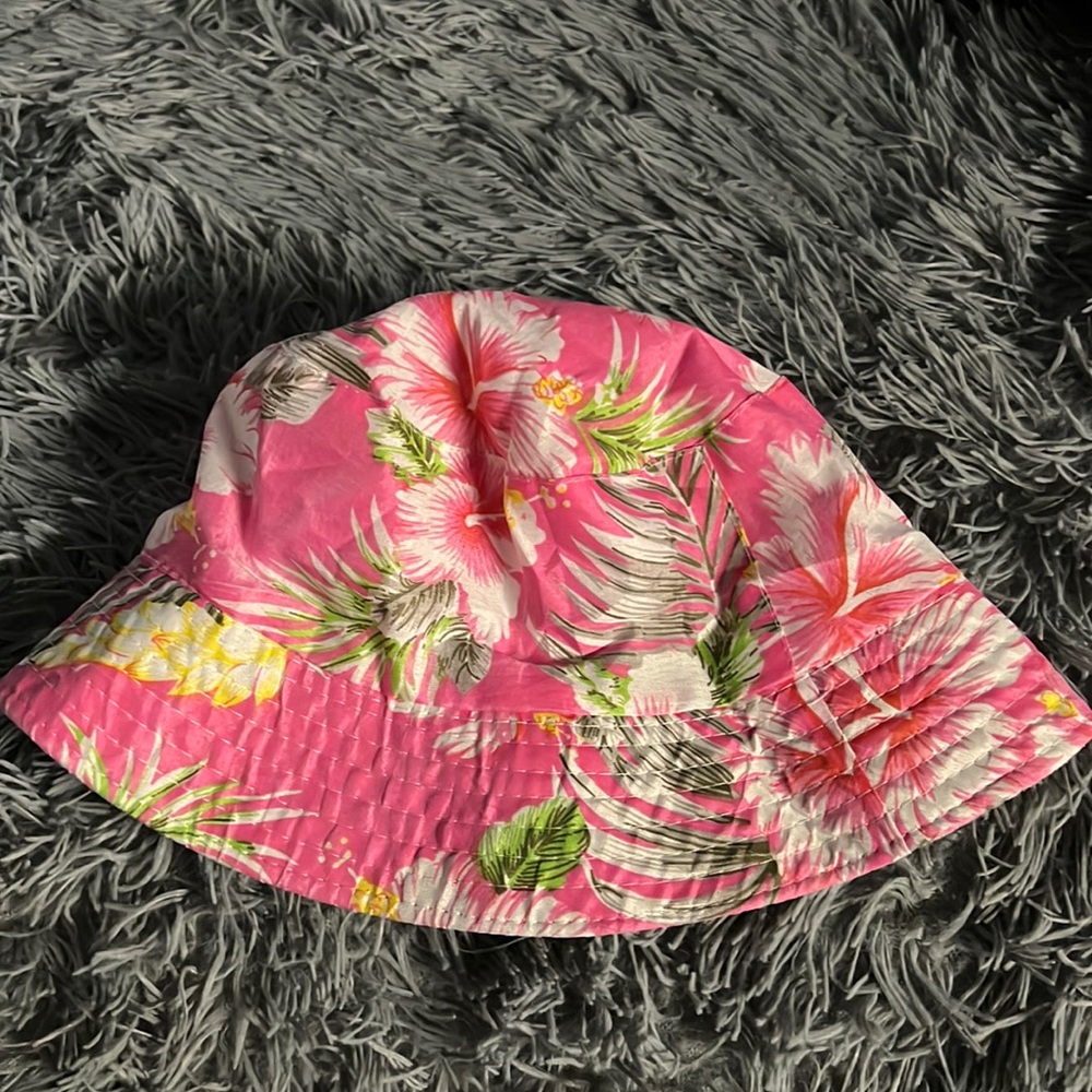 bucket hat